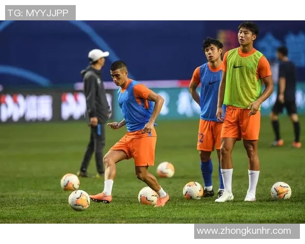 广州恒大战平山东鲁能，中超榜首之争愈发激烈，球队实力逐渐呈现平衡状态