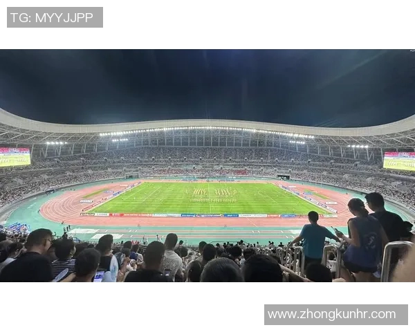 广州足球队的节奏探秘:从战术布局到球迷文化的全景分析